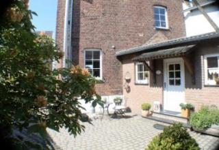 Wunderschönes Stadthaus mit traumhaftem Grundstück