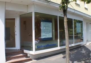 Zur Miete! Modernes Ladenlokal mit großer Werbefläche