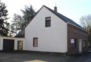 Stark sanierungsbedürftige Doppelhaushälfte