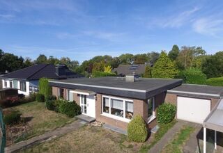Wohnen in begehrter Lage:  Bungalow in hübschem Umfeld!