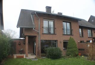 Platz für die ganze Familie: Doppelhaushälfte in ansprechender Lage