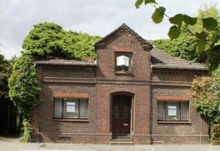 An alle Handwerker: Charmanter Altbau mit Potential!