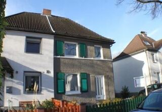 Renovierungsbedürftiges Reihenendhaus
