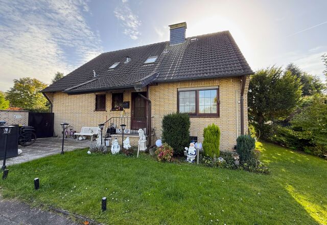 Großzügiges Ein - Zweifamilienhaus in Kamp-Lintfort zu kaufen!